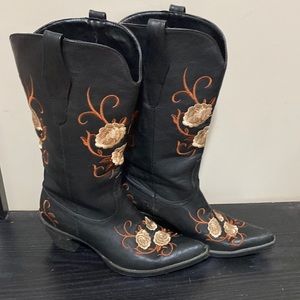 Embroidered Cowgirl Boot / Western Boot